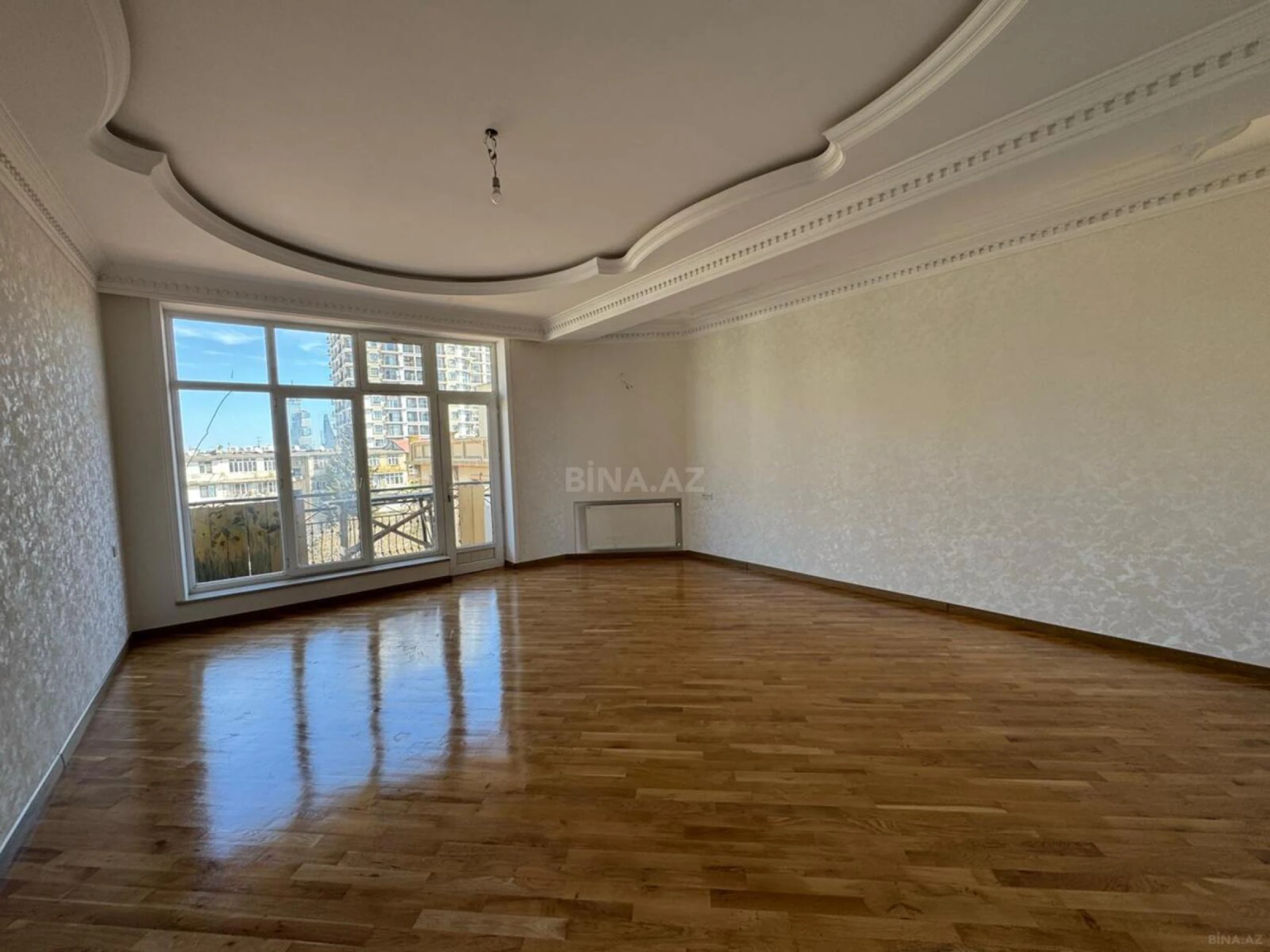 Satılır 6 otaqlı mənzil 240 m²