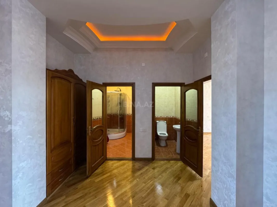 Satılır 6 otaqlı mənzil 240 m²