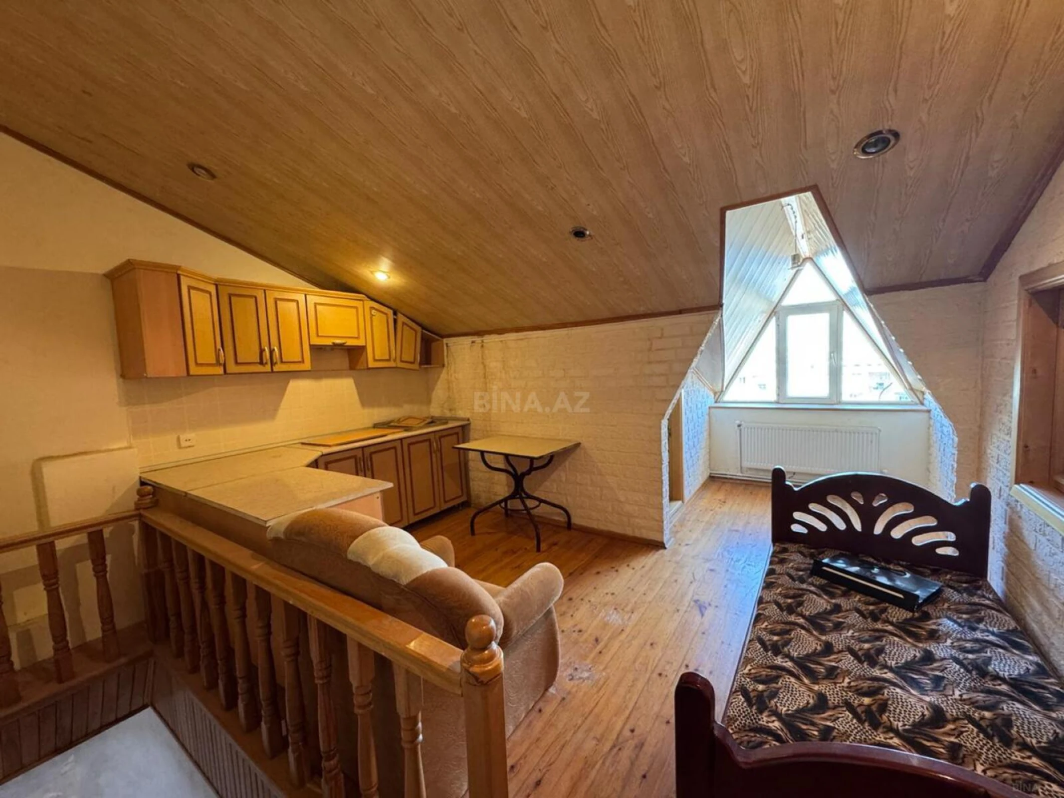 Satılır 6 otaqlı mənzil 240 m²