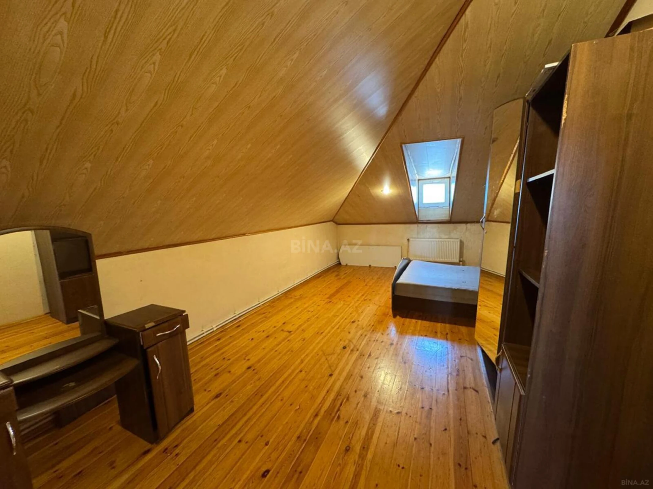 Satılır 6 otaqlı mənzil 240 m²