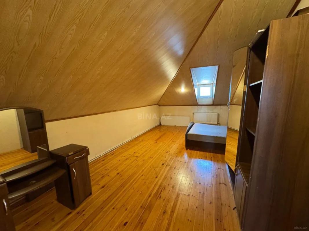 Satılır 6 otaqlı mənzil 240 m²