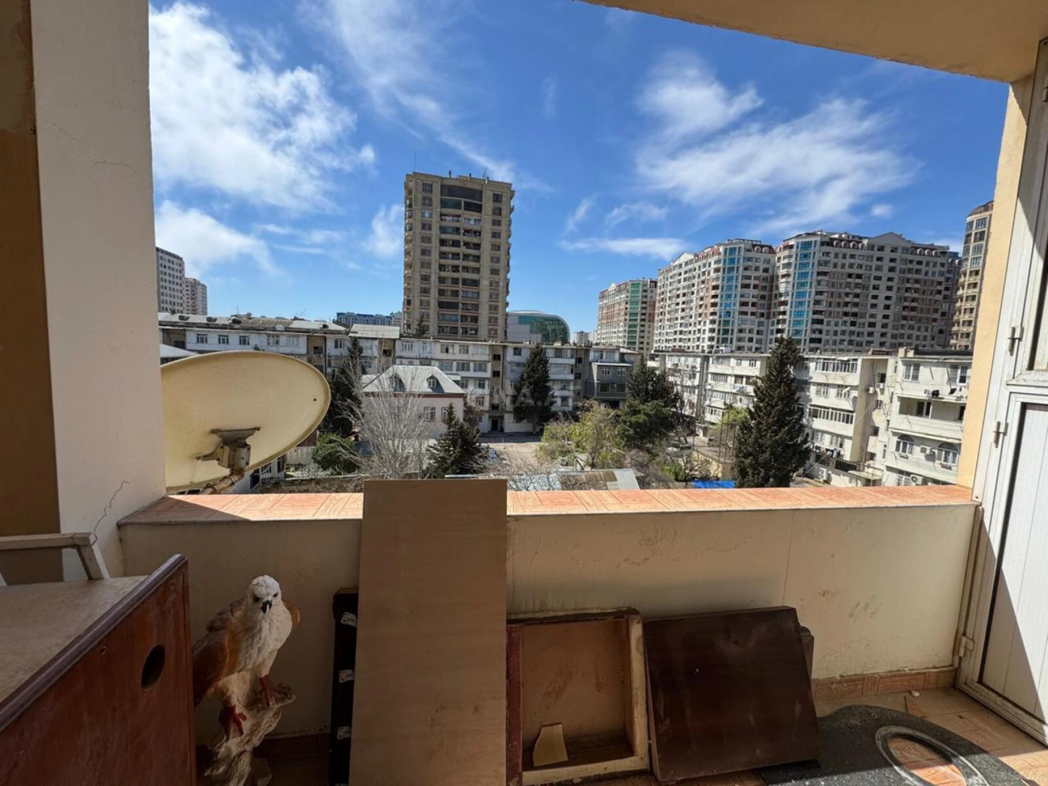 Satılır 6 otaqlı mənzil 240 m²