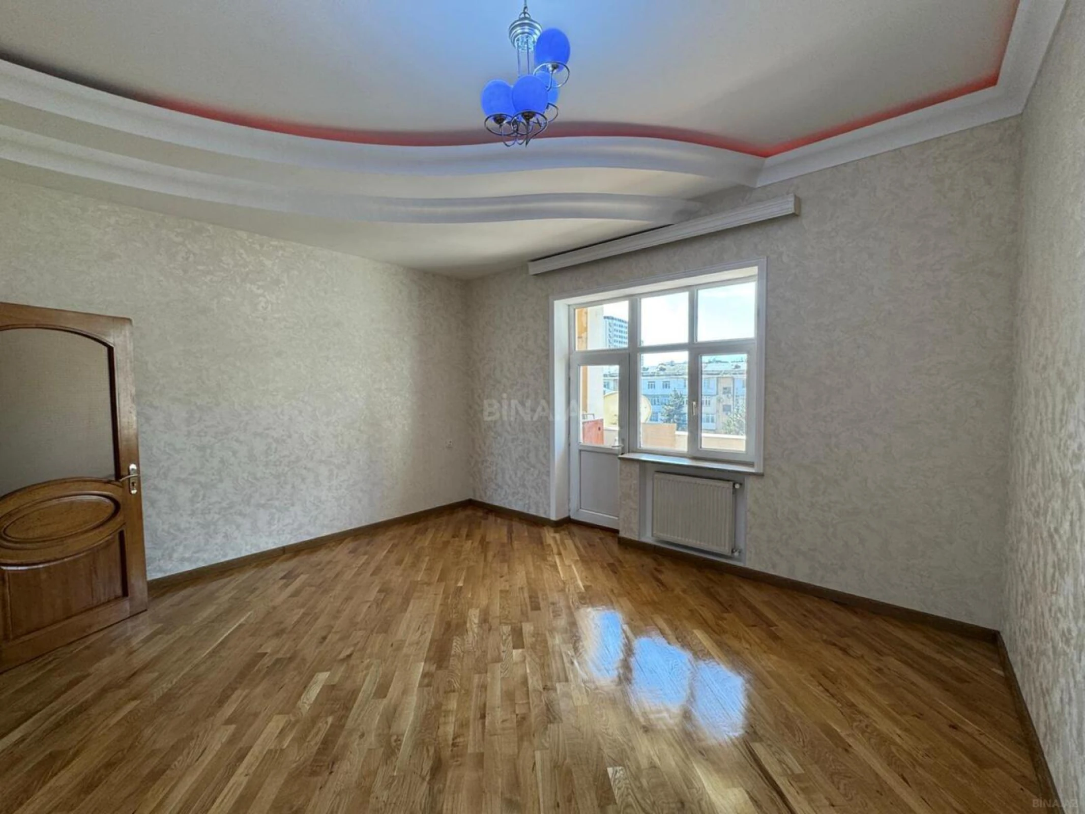 Satılır 6 otaqlı mənzil 240 m²