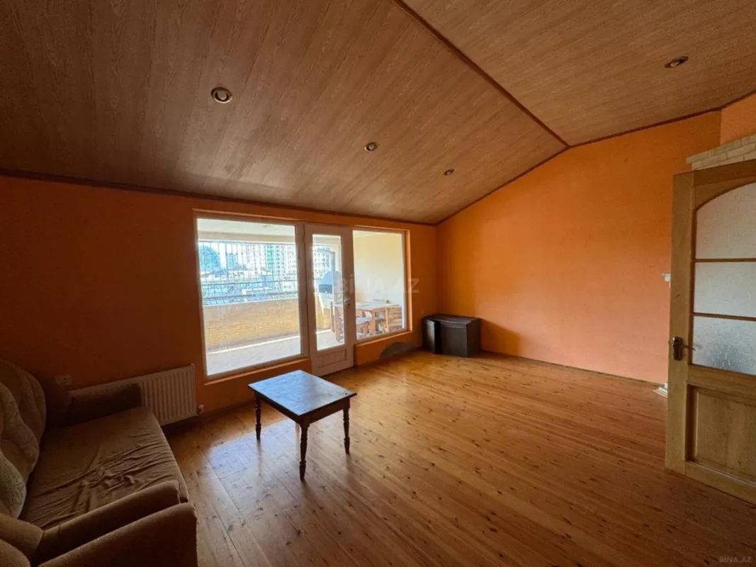 Satılır 6 otaqlı mənzil 240 m²