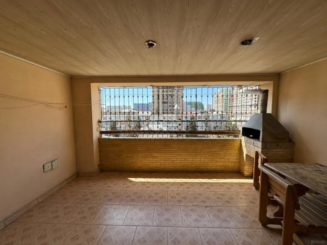 Satılır 6 otaqlı mənzil 240 m²