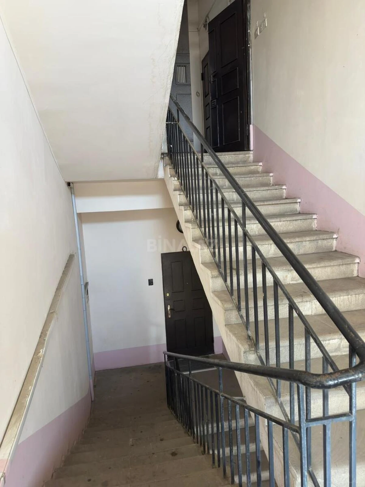 Satılır 6 otaqlı mənzil 240 m²