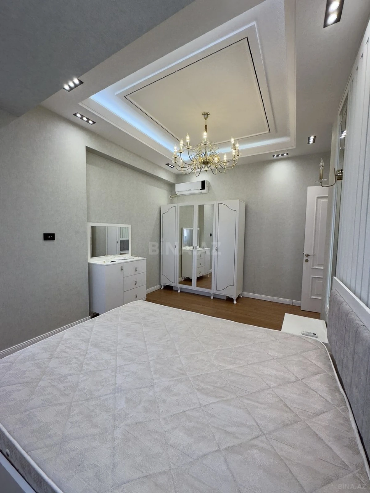 Kirayə verilir 3 otaqlı mənzil 130 m²