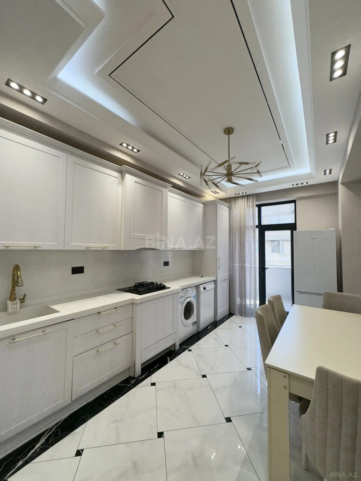 Kirayə verilir 3 otaqlı mənzil 130 m²