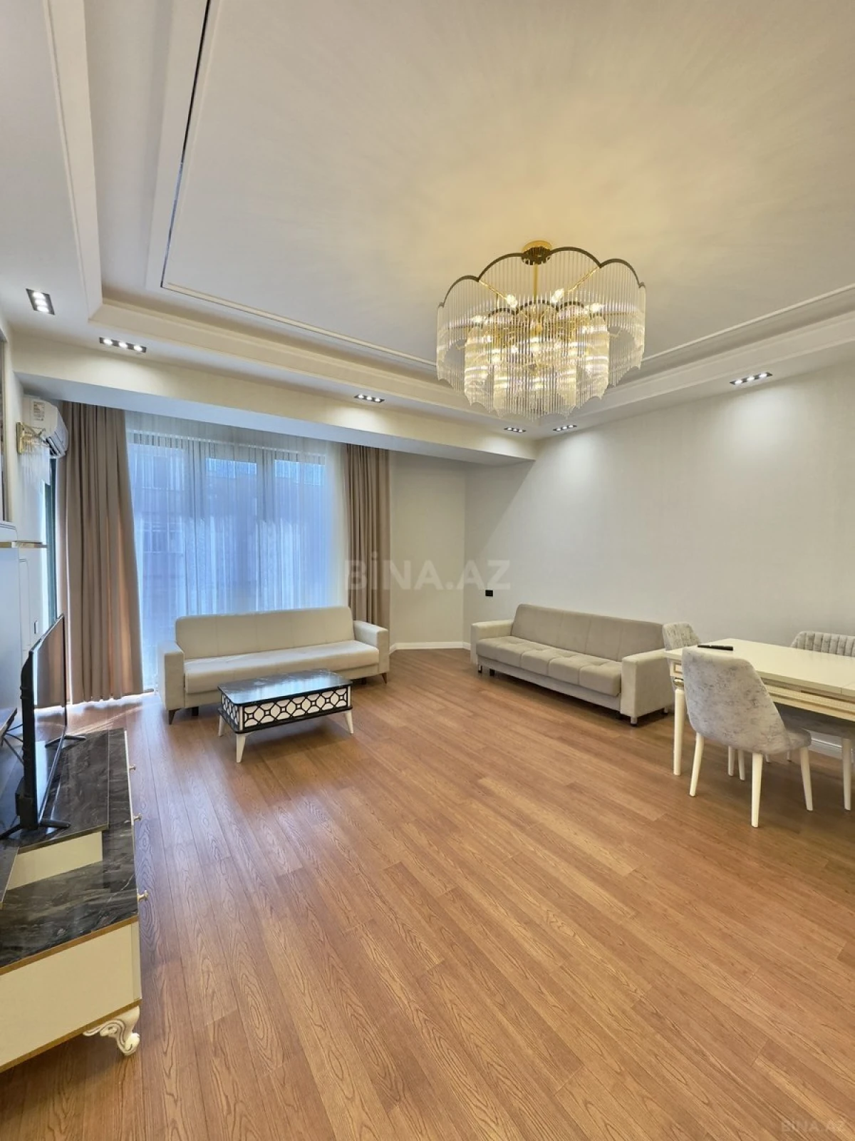 Kirayə verilir 3 otaqlı mənzil 130 m²