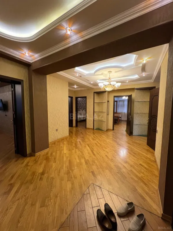 Satılır 4 otaqlı mənzil 165 m²