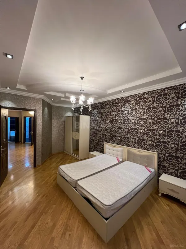 Satılır 4 otaqlı mənzil 165 m²