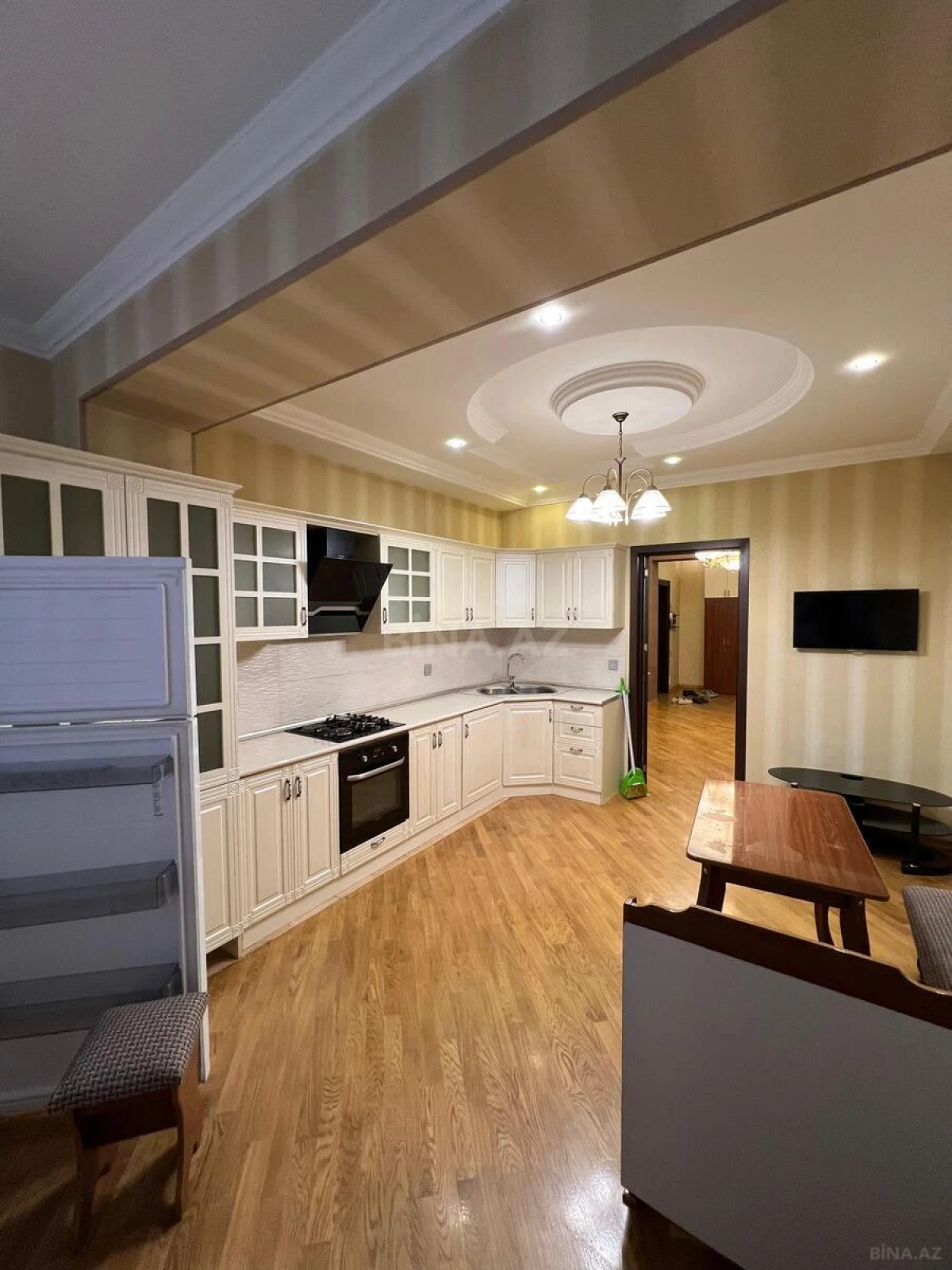 Satılır 4 otaqlı mənzil 165 m²