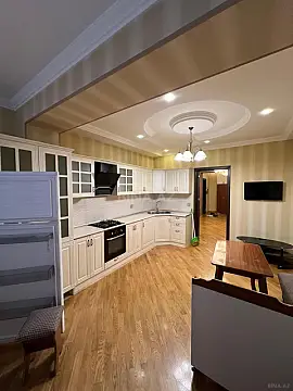 Satılır 4 otaqlı mənzil 165 m²