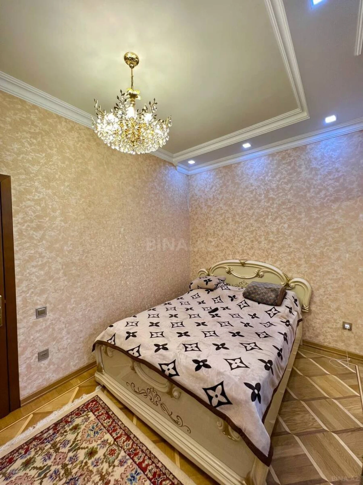 Satılır 3 otaqlı mənzil 115 m²
