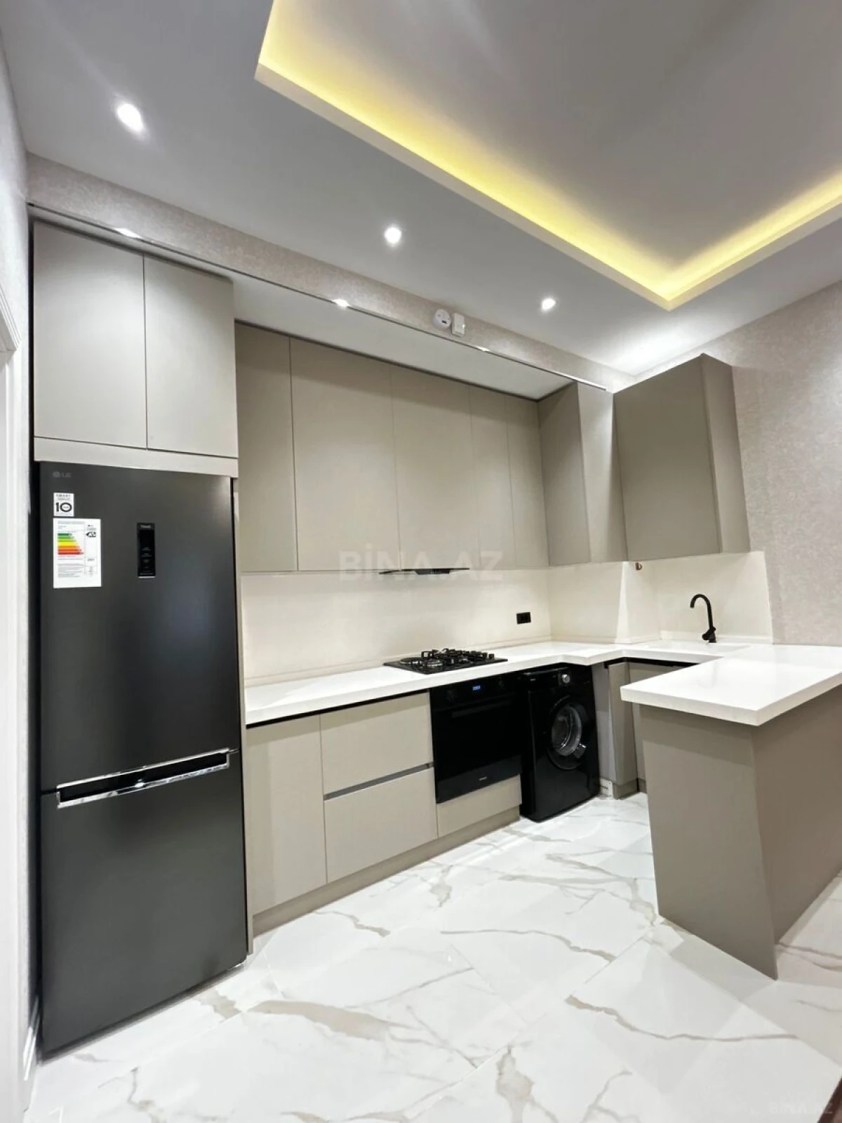 Kirayə verilir 2 otaqlı mənzil 85 m²
