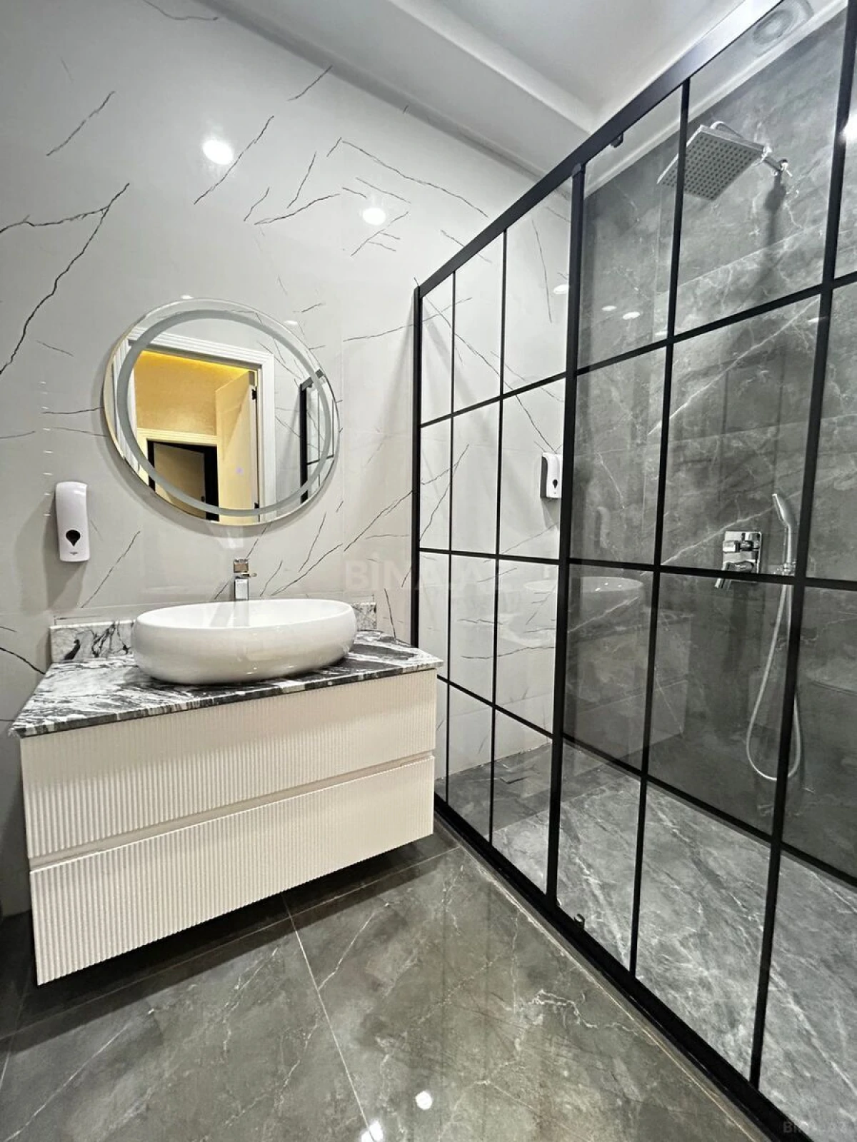 Kirayə verilir 2 otaqlı mənzil 85 m²