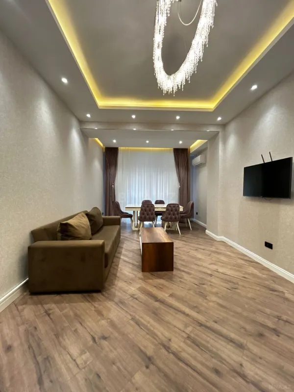 Kirayə verilir 2 otaqlı mənzil 85 m²