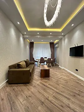 Kirayə verilir 2 otaqlı mənzil 85 m²