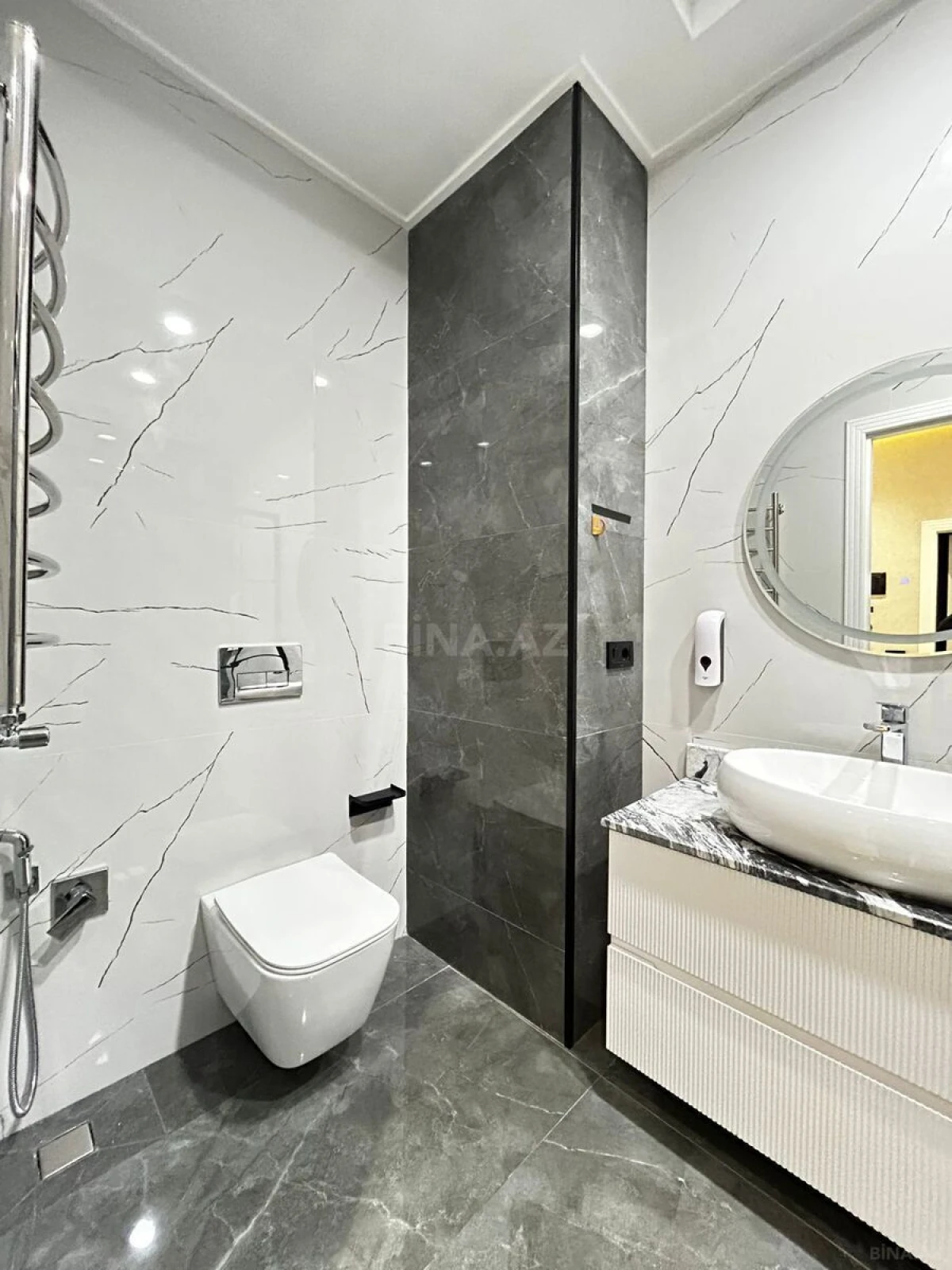 Kirayə verilir 2 otaqlı mənzil 85 m²