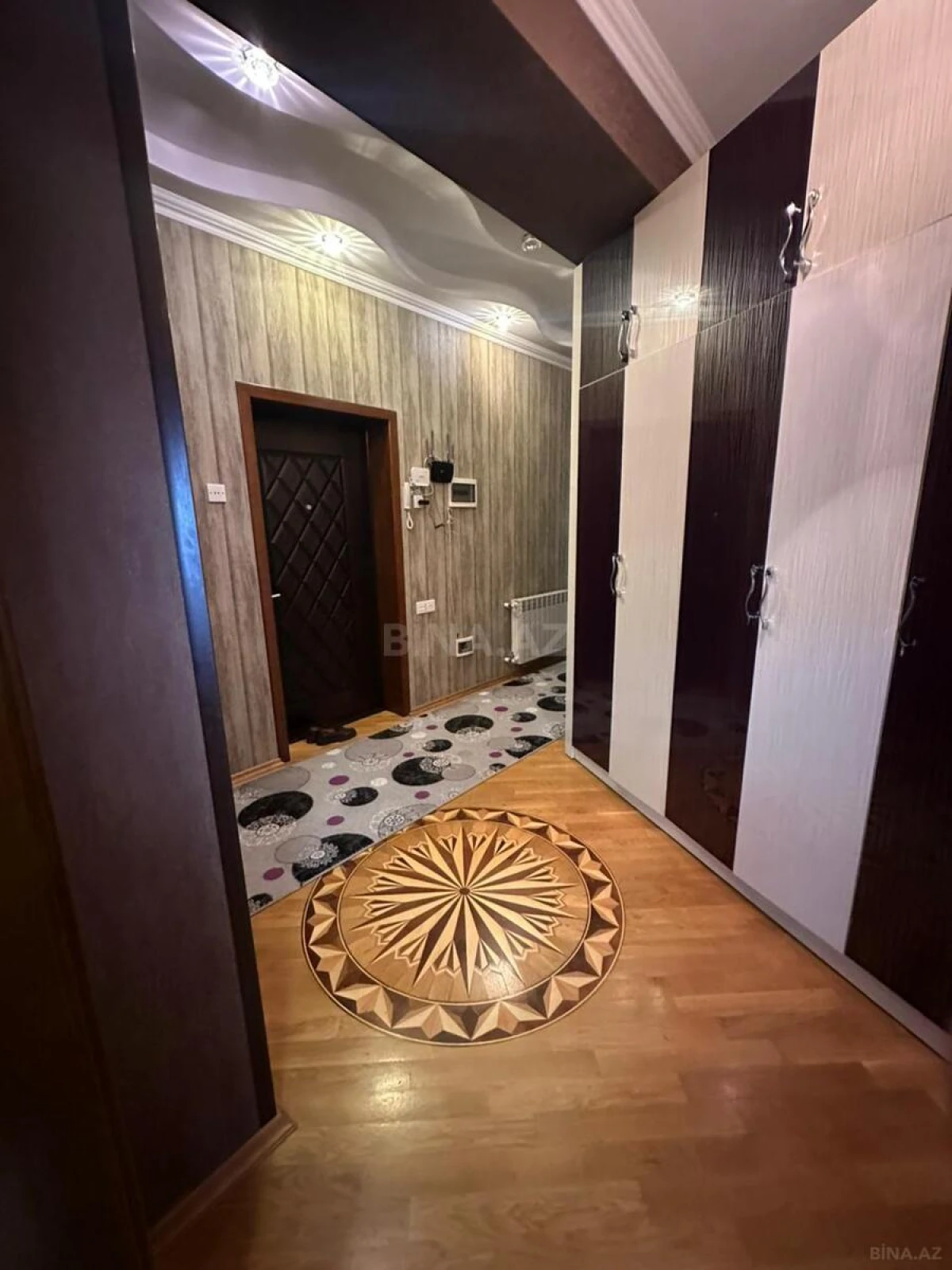 Satılır 2 otaqlı mənzil 95 m²