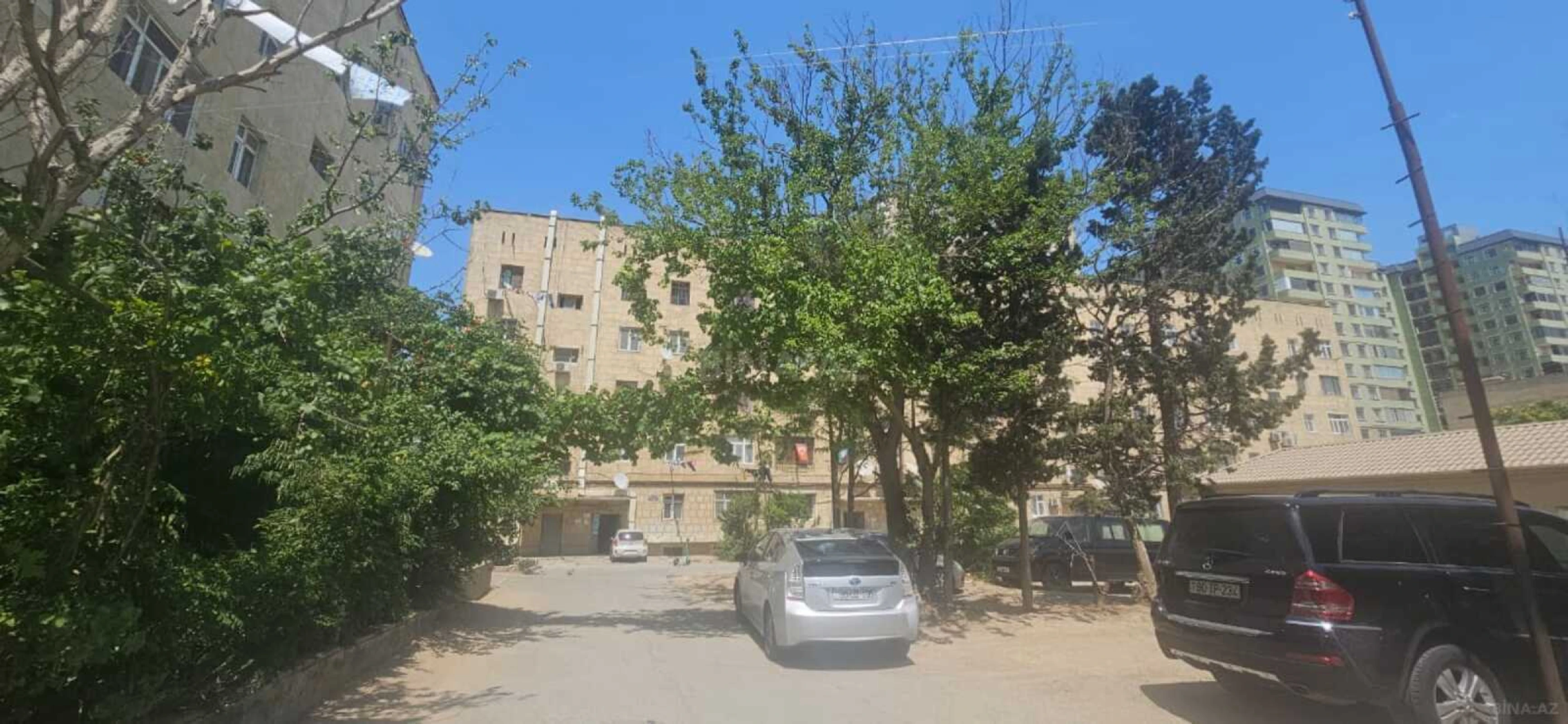 Satılır 5 otaqlı mənzil 115 m²