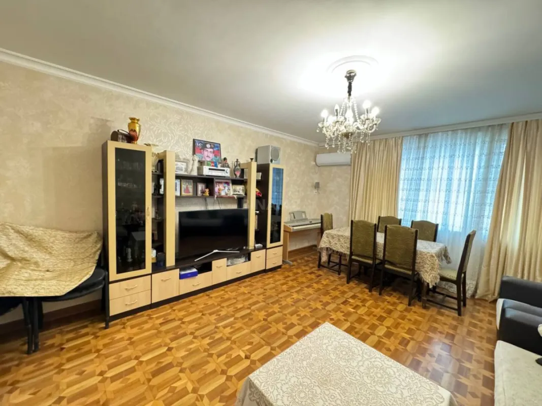 Satılır 5 otaqlı mənzil 115 m²
