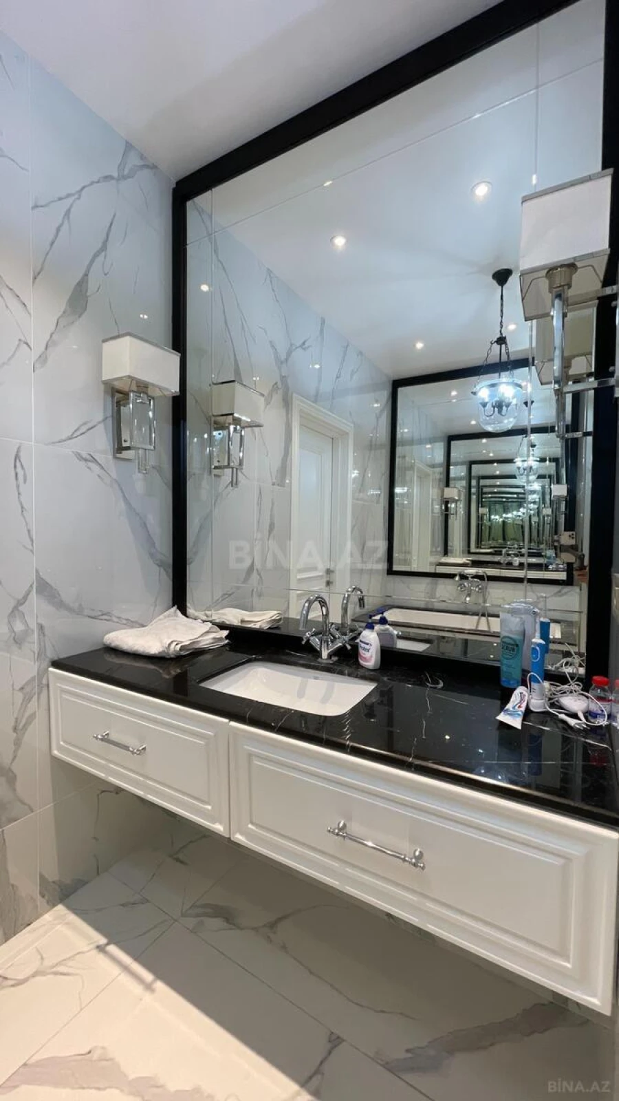 Satılır 4 otaqlı mənzil 254 m²