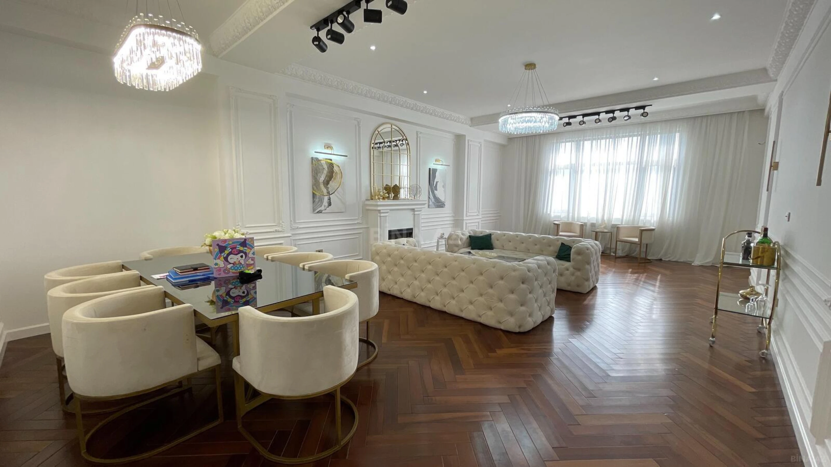 Satılır 4 otaqlı mənzil 254 m²