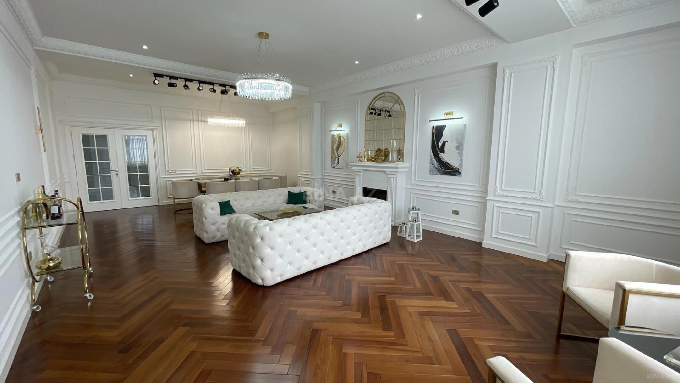 Satılır 4 otaqlı mənzil 254 m²