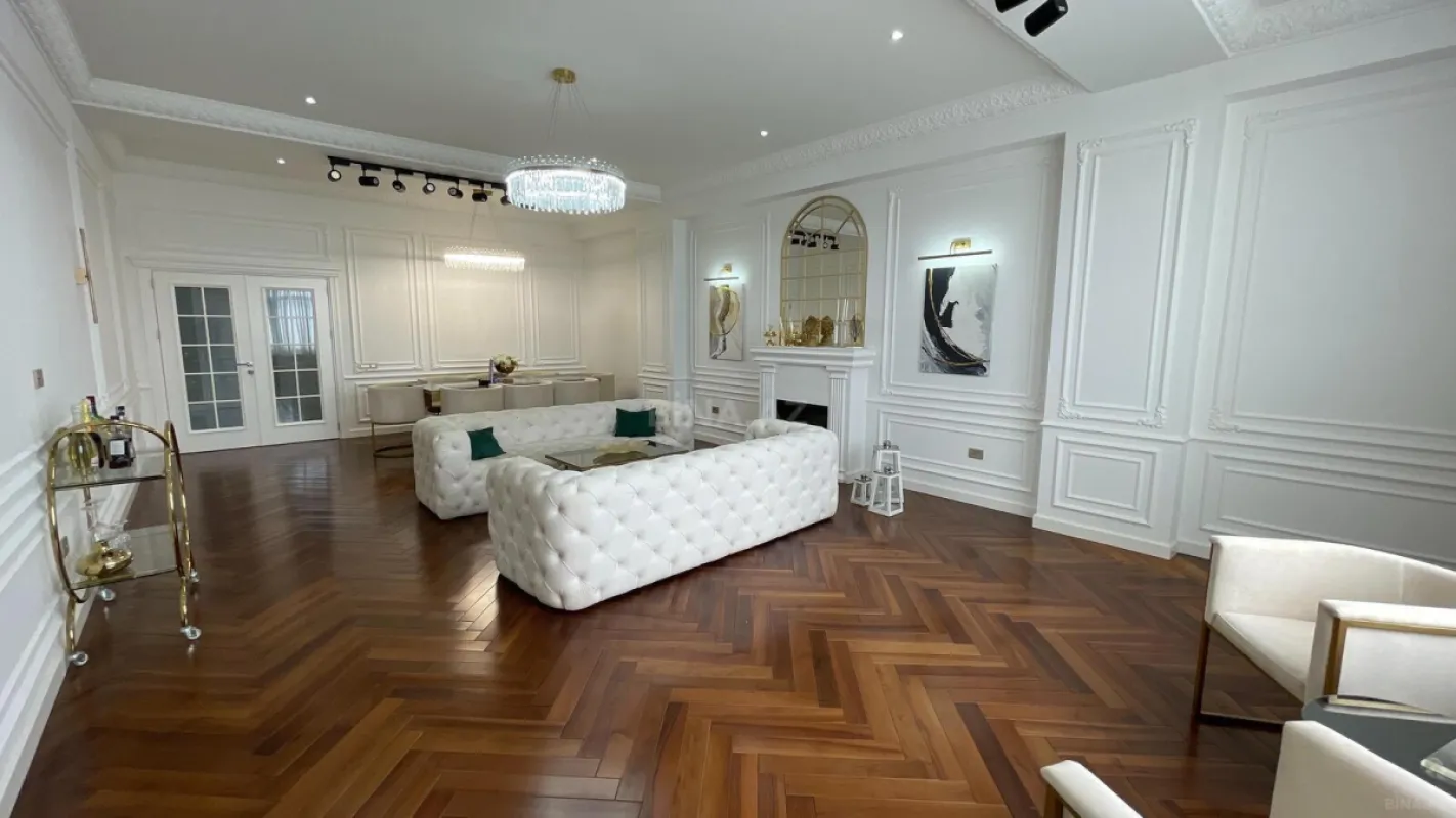 Satılır 4 otaqlı mənzil 254 m²