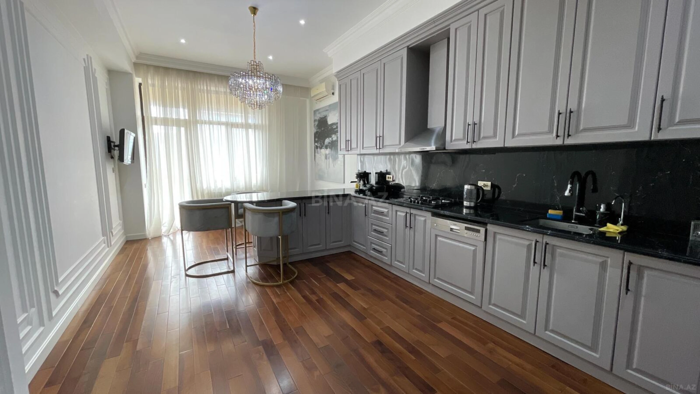 Satılır 4 otaqlı mənzil 254 m²