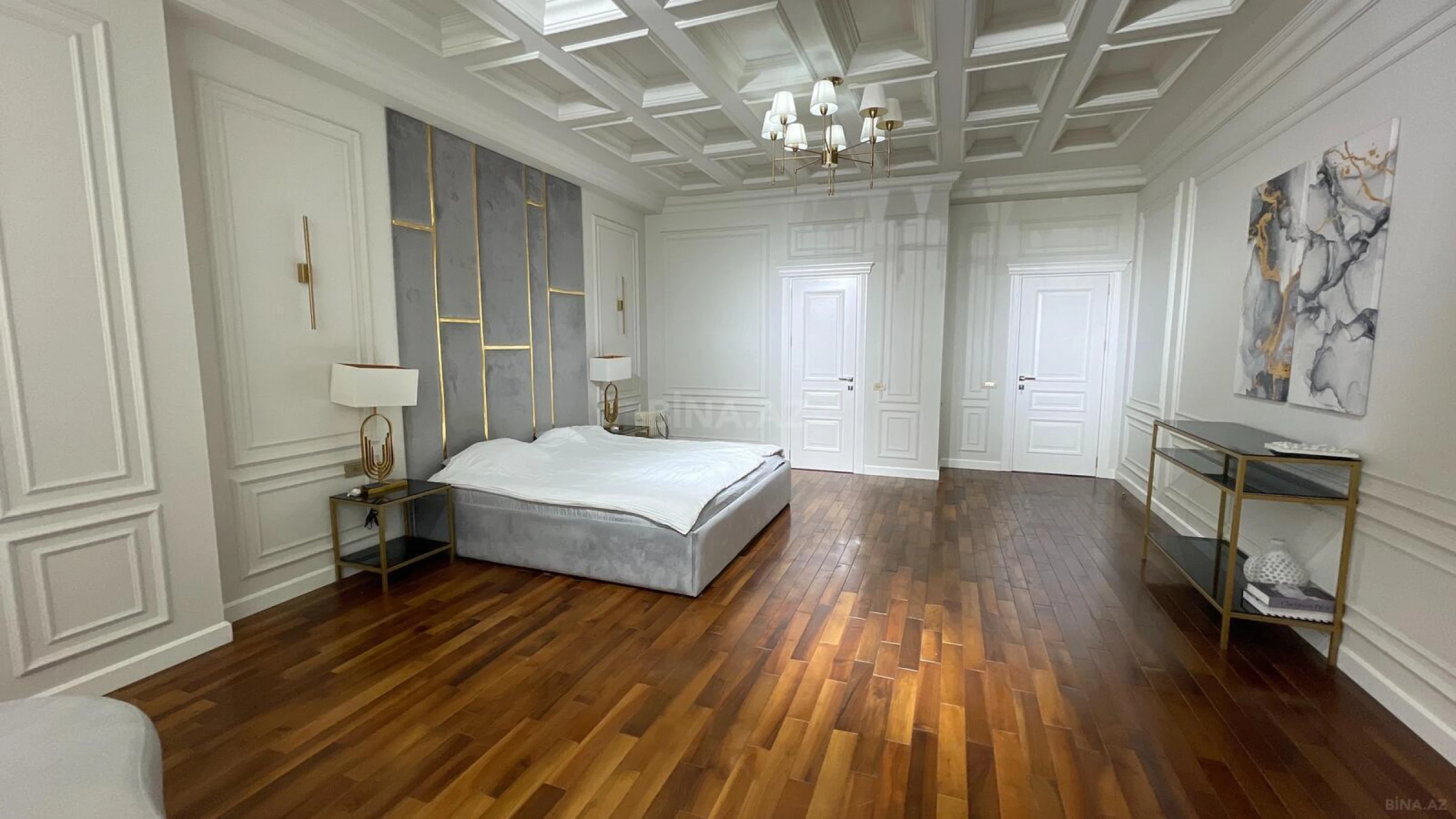 Satılır 4 otaqlı mənzil 254 m²