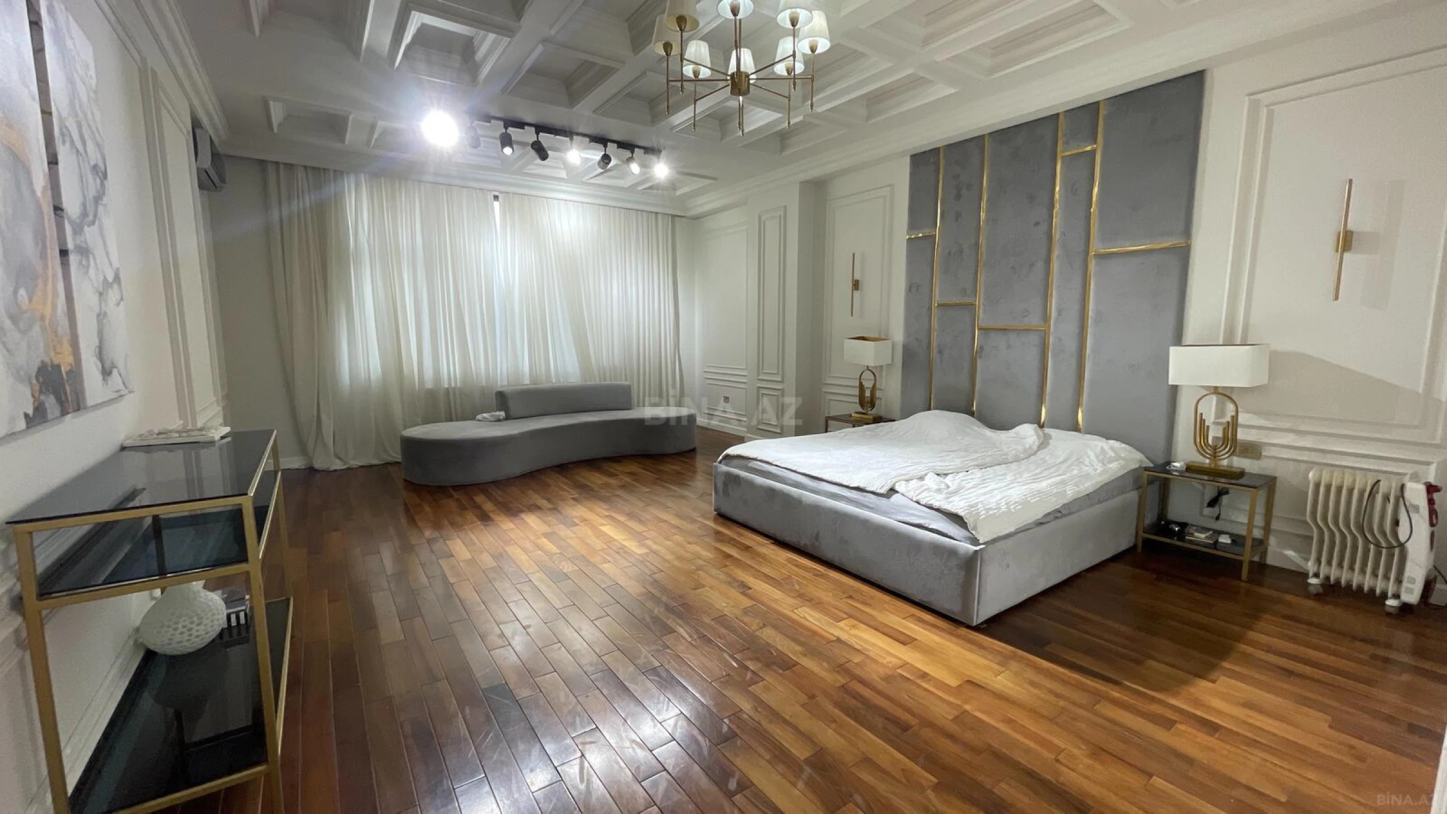 Satılır 4 otaqlı mənzil 254 m²