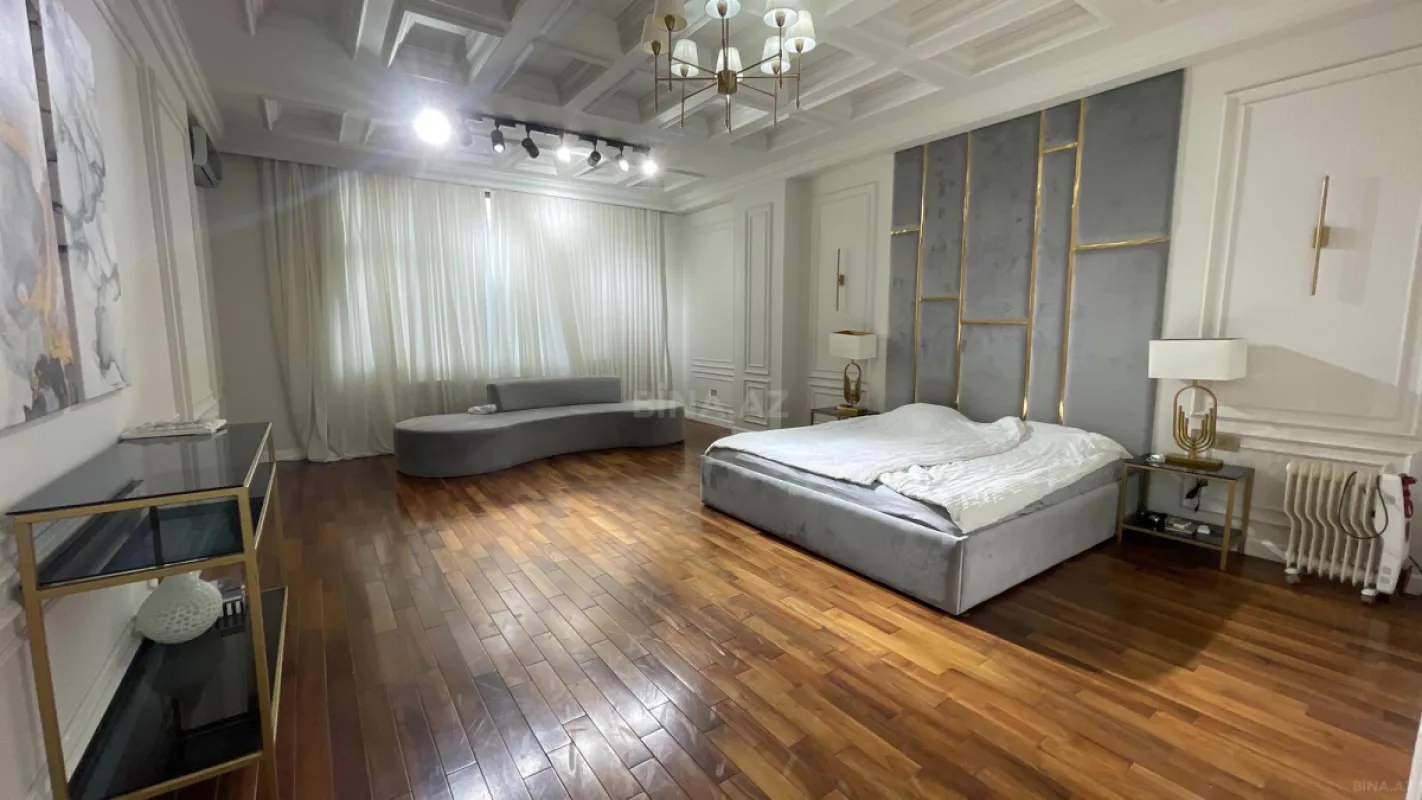 Satılır 4 otaqlı mənzil 254 m²