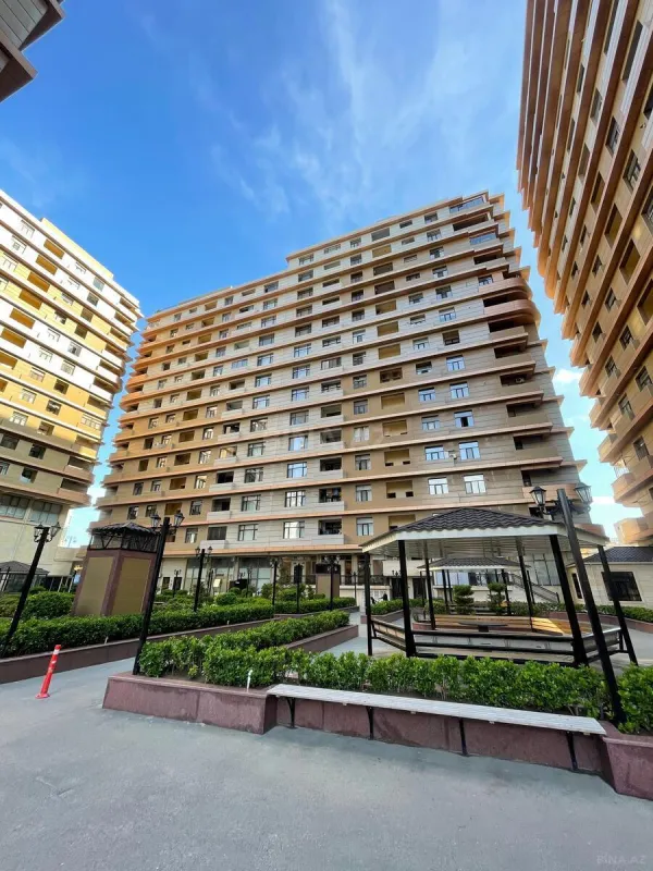 Satılır 4 otaqlı mənzil 254 m²