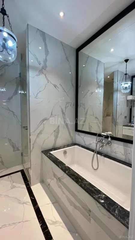 Satılır 4 otaqlı mənzil 254 m²