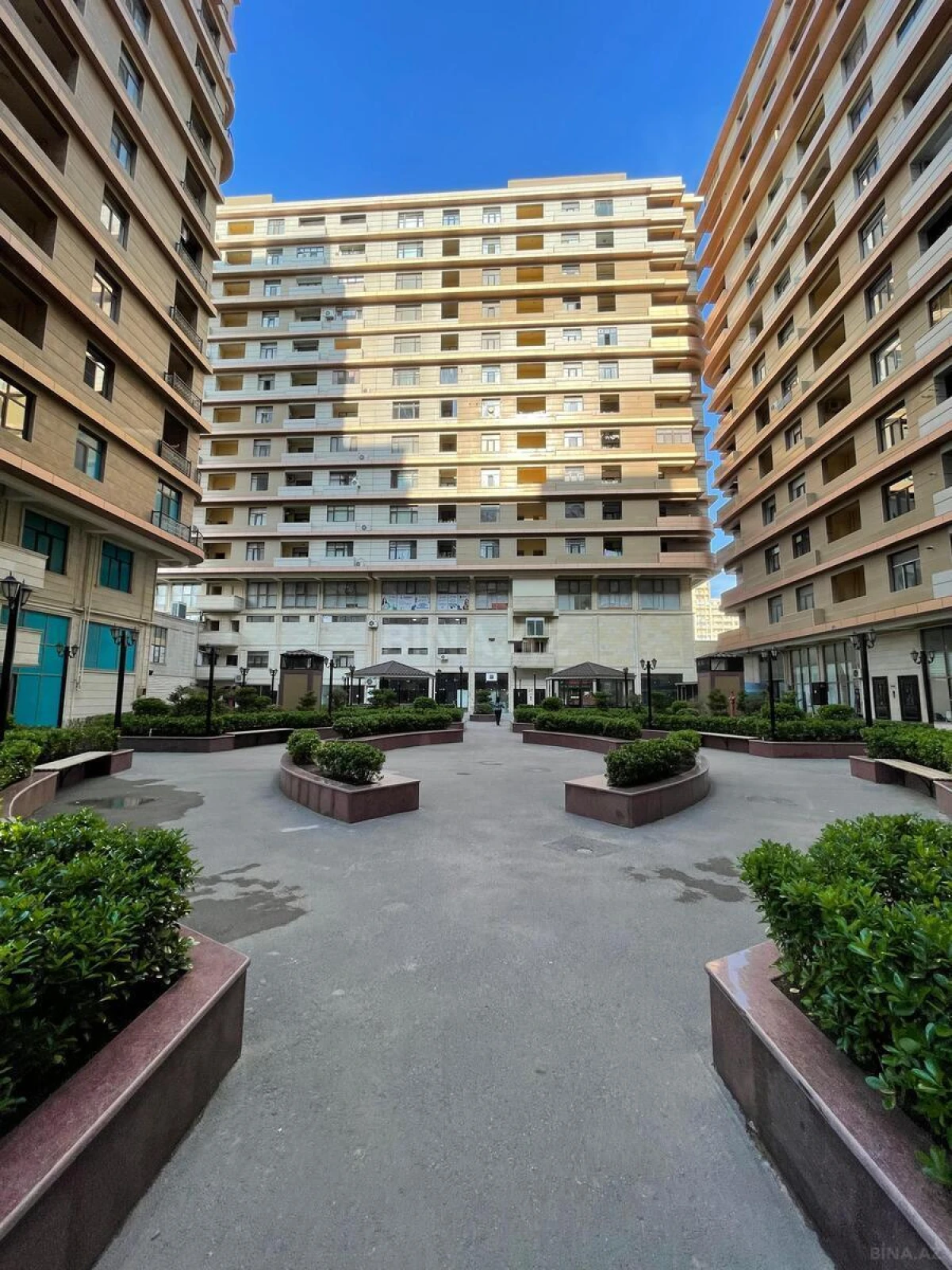 Satılır 4 otaqlı mənzil 254 m²