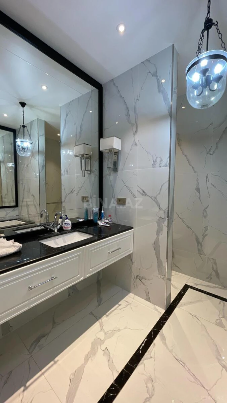 Satılır 4 otaqlı mənzil 254 m²