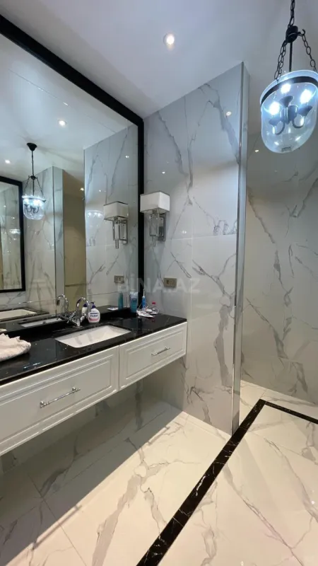 Satılır 4 otaqlı mənzil 254 m²