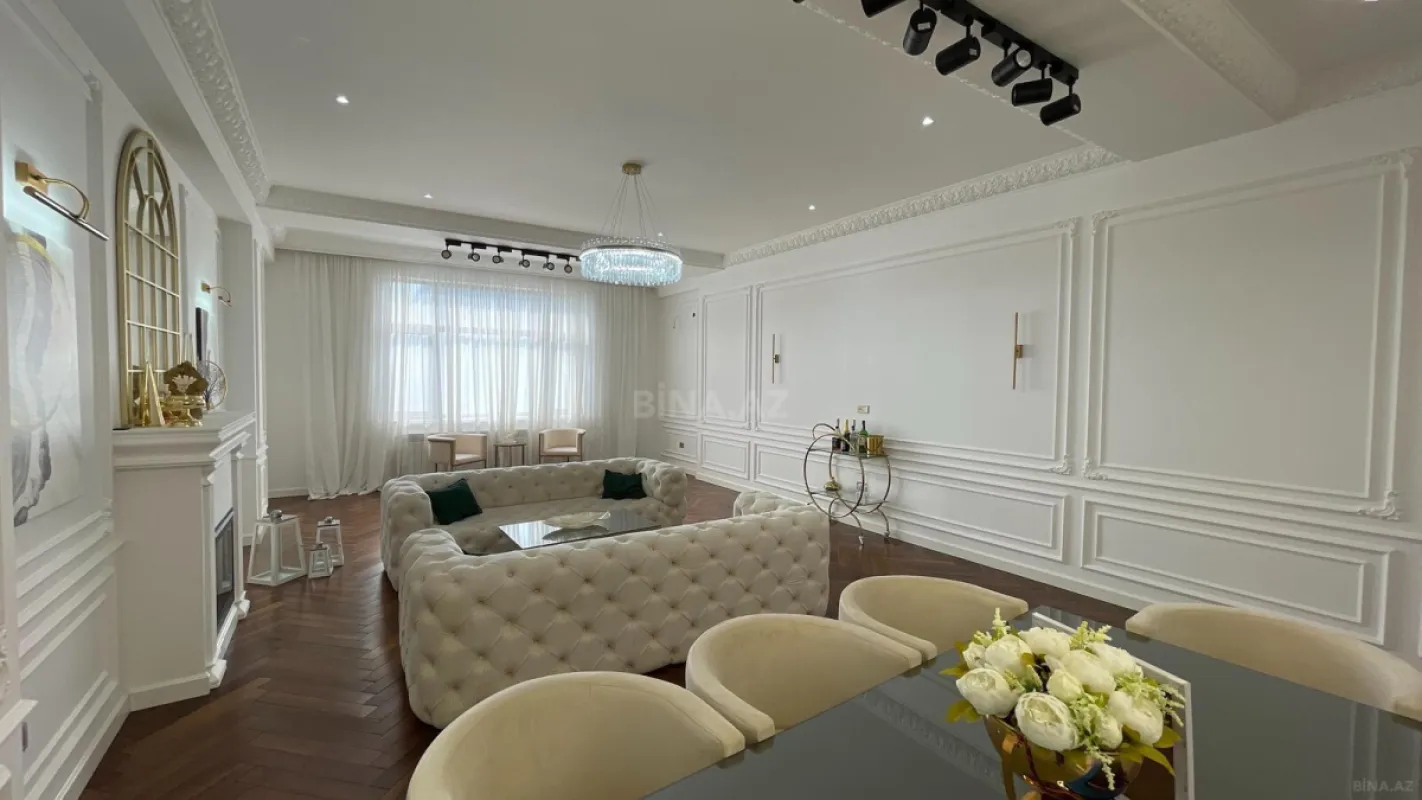 Satılır 4 otaqlı mənzil 254 m²