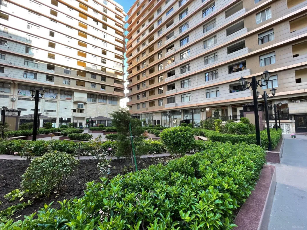 Satılır 4 otaqlı mənzil 254 m²