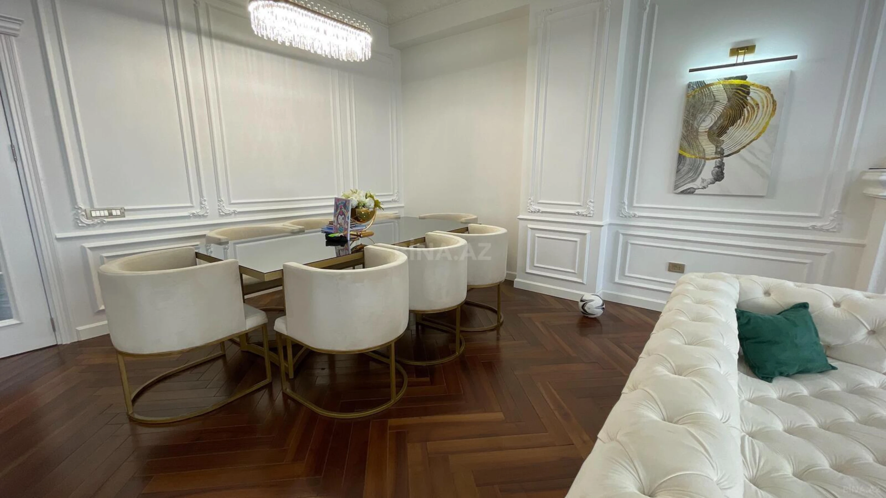 Satılır 4 otaqlı mənzil 254 m²