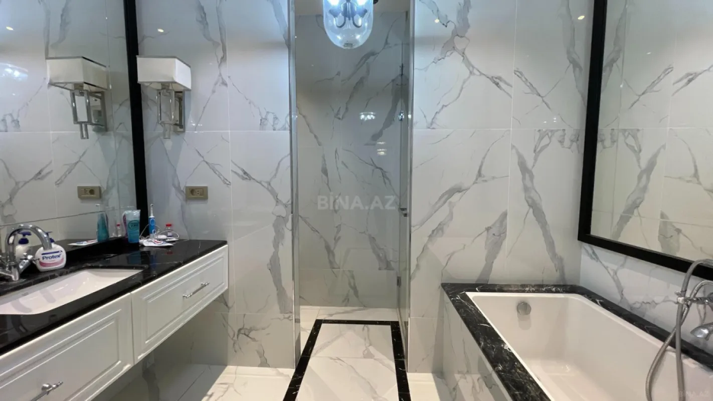 Satılır 4 otaqlı mənzil 254 m²