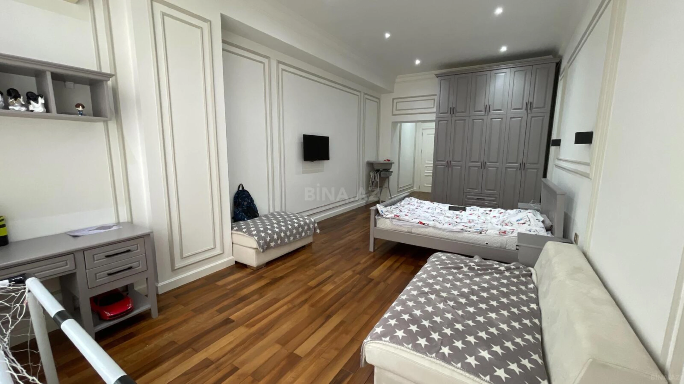 Satılır 4 otaqlı mənzil 254 m²