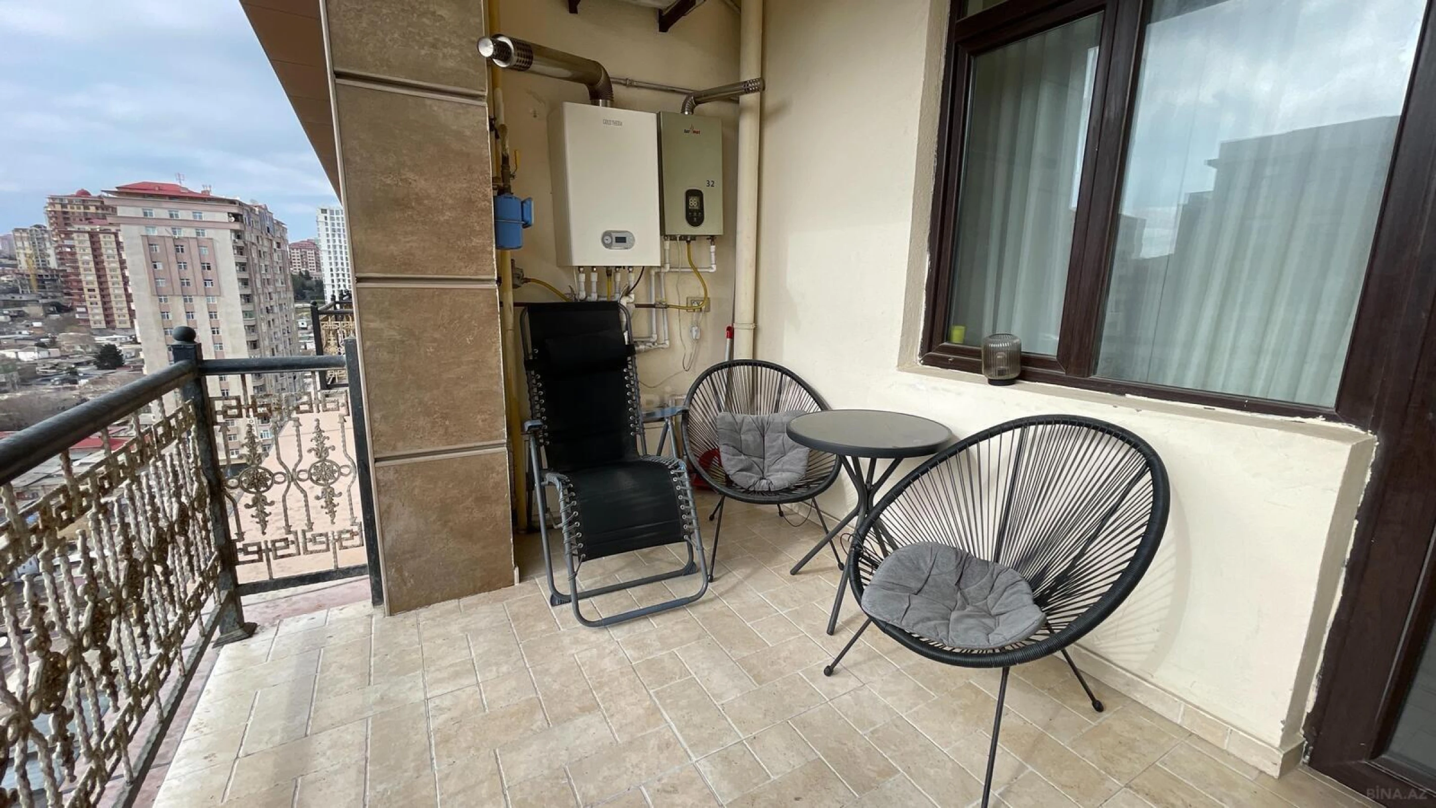 Satılır 4 otaqlı mənzil 254 m²