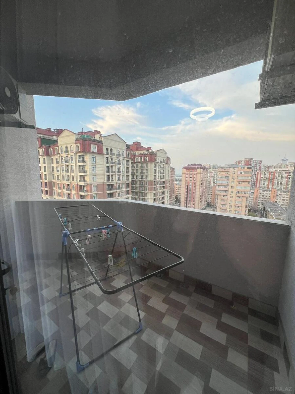Kirayə verilir 4 otaqlı mənzil 123 m²