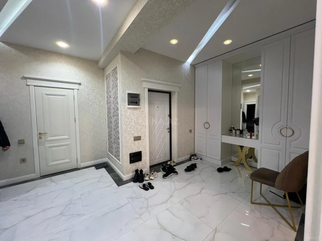 Kirayə verilir 4 otaqlı mənzil 123 m²