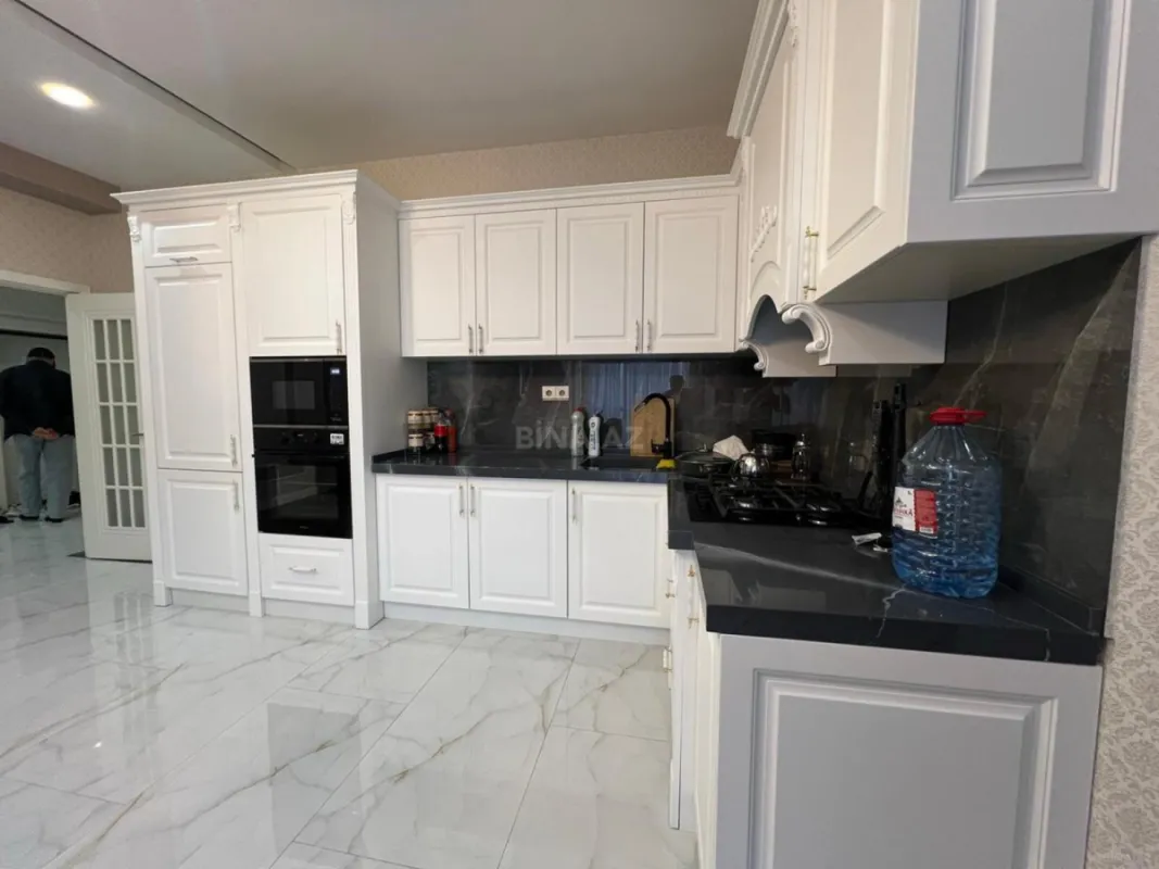 Kirayə verilir 4 otaqlı mənzil 123 m²