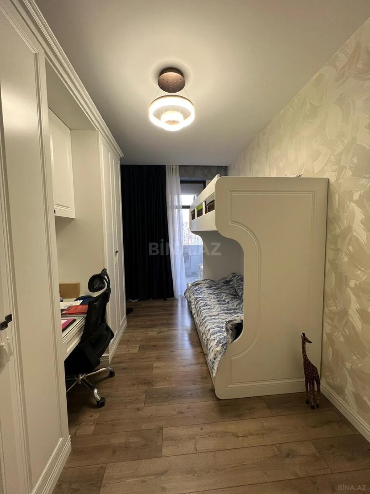 Kirayə verilir 4 otaqlı mənzil 123 m²