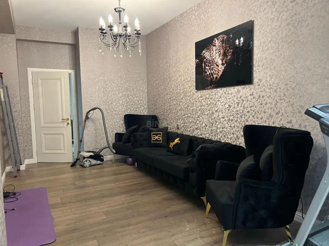 Kirayə verilir 4 otaqlı mənzil 123 m²